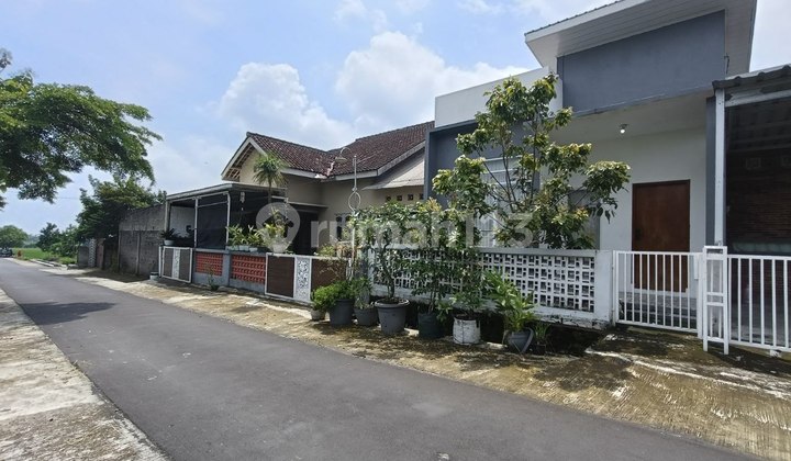 Nice Spacious Semi-Furnished House in Randusari Byl 2