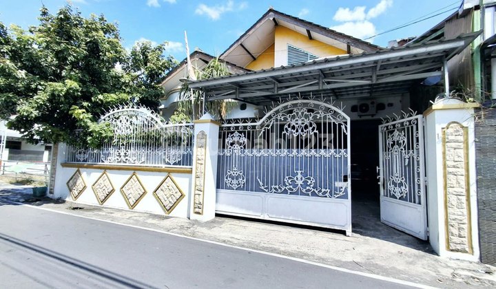 Rumah Luas Semi Furnish Selangkah Ke Luwes Gentan Sukoharjo