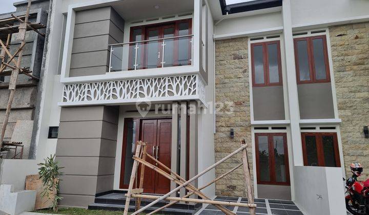 Rumah Cantik 2 Lt Dekat RS Oen Solo Baru  2