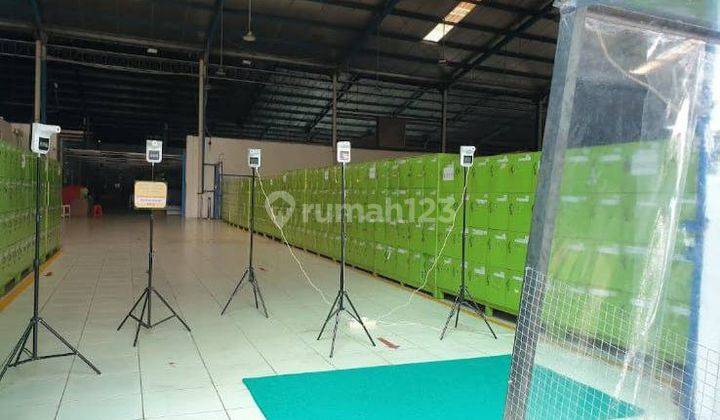 Pabrik Di Kawasan Industri Dekat Pintu Tol Trans Jawa 7