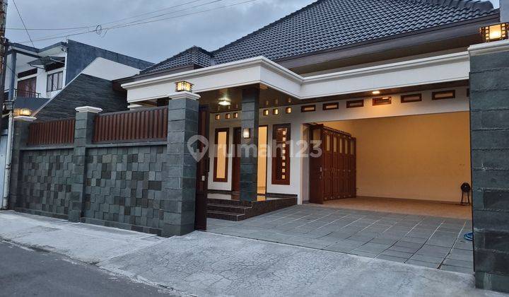 Rumah Mewah Istimewa Tengah Kota Solo