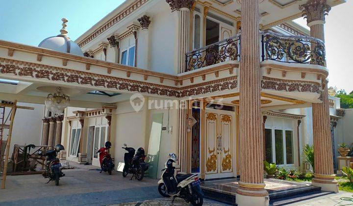 Rumah Mewah Klasik Semi Furnish Manahan Solo Kota 1