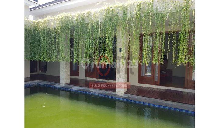 Rumah Mewah Kolam Renang Tengah Kota Pajang Solo 5