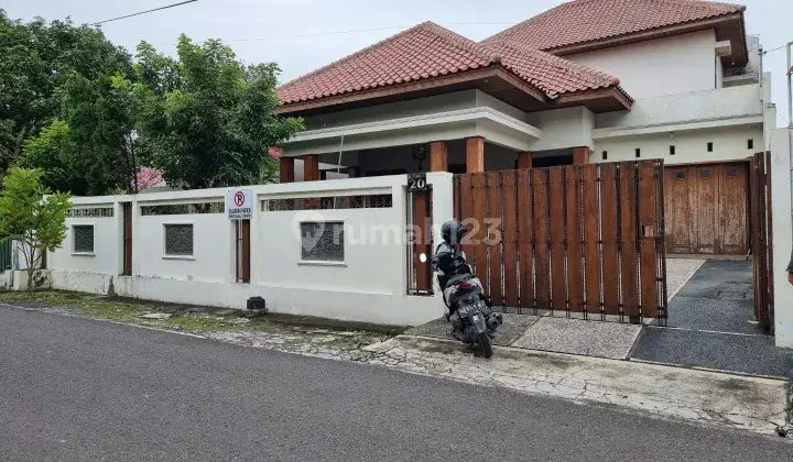 Rumah Bagus 1.5 Lt Tanah Luas Tengah Kota Solo 1