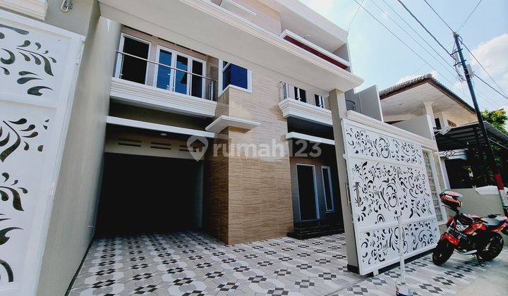 Rumah Mewah 2 Lt Modern Kondisi Baru Tengah Kota 1