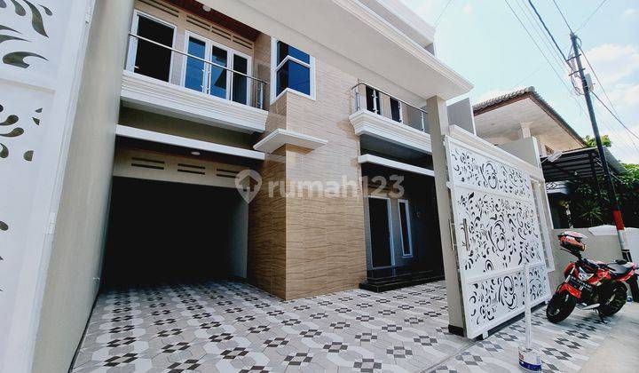 Rumah Mewah 2 Lt Modern Kondisi Baru Tengah Kota 2