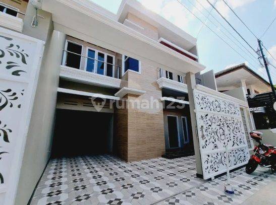 Rumah Mewah 2lt Modern Gress Jajar Laweyan Solo 1