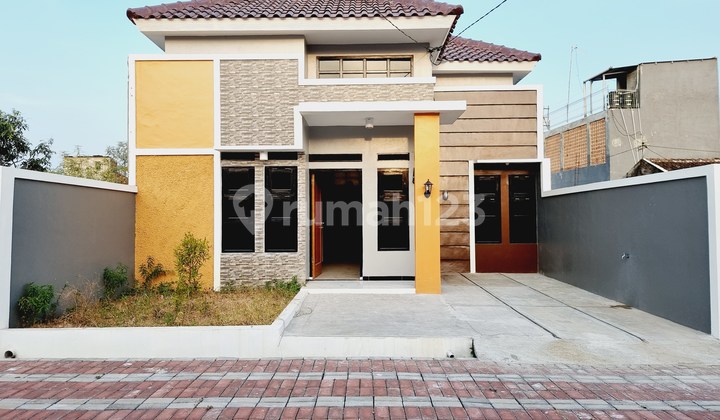 Rumah Cantik Gress Cluster Banjarsari Solo  2