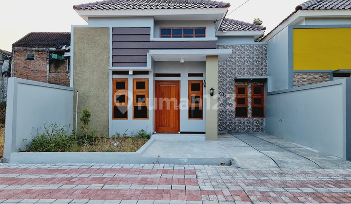 DISEWAKAN || Rumah Baru Lingkungan Cluster Dekat Gor Manahan Solo  1