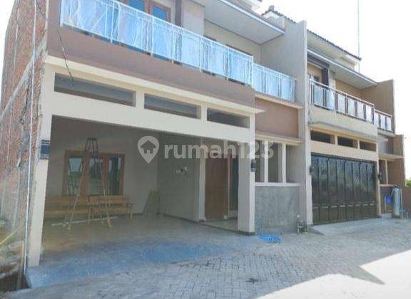 Rumah Mewah 2lt Cluster Dekat Rumah Sakit Oen Solo Baru  1