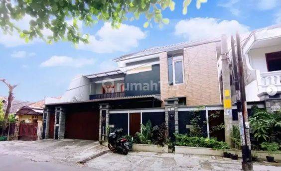 Rumah Mewah 2lt Ada Liftnya Jajar Laweyan Solo 1