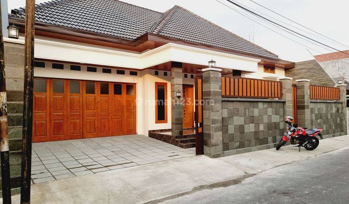 Rumah Mewah 316m2 Istimewa Dekat Fave Hotel Solo 1