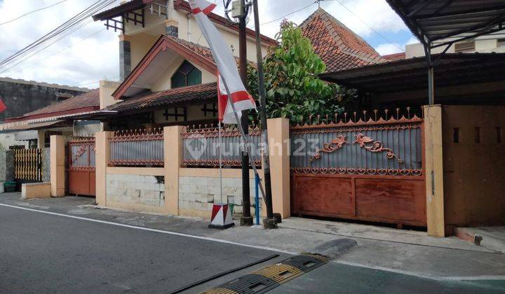 Rumah Bagus 1,5 Lantai Tengah Kota Sumber Solo 1