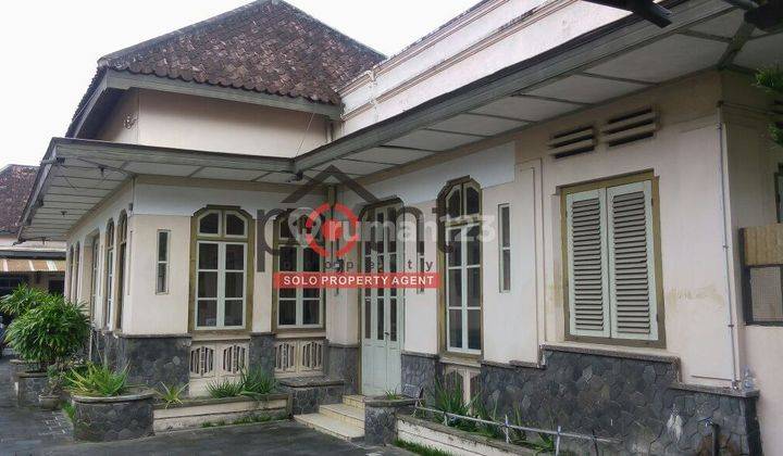 Rumah Kolonial Mewah Tengah Kota Laweyan Solo 1