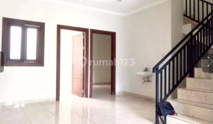 Rumah Bagus 2lantai Tengah Kota Manahan Solo 2