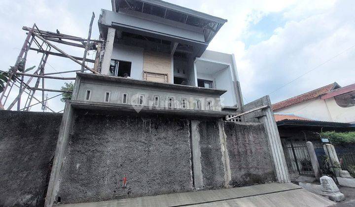 Rumah Mewah Semi Furnish Tengah Kota Jajar Solo  1