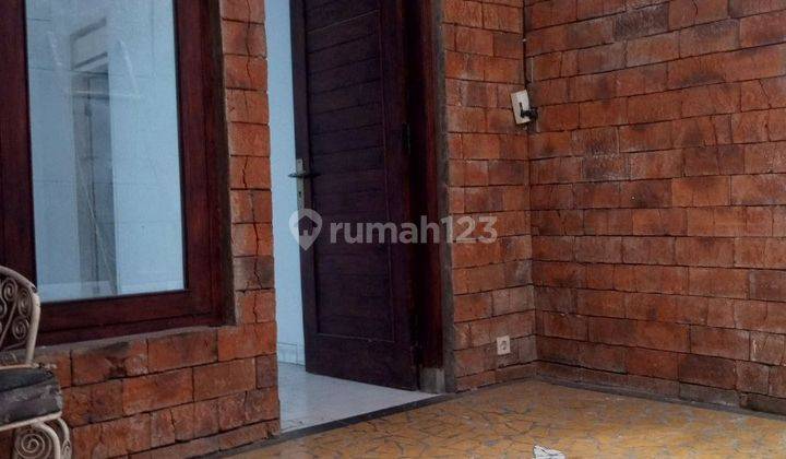 Rumah Luas Nyaman Tengah Kota Karangasem Solo 2