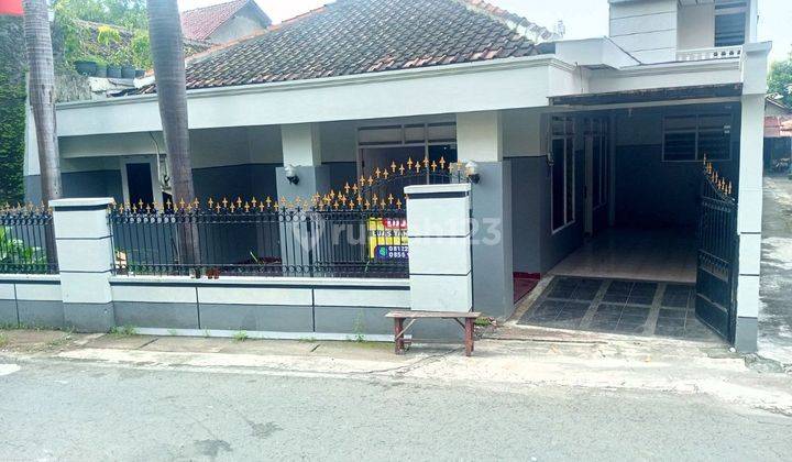 Rumah Luas Nyaman Tengah Kota Karangasem Solo 1