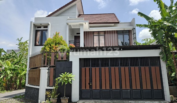 Rumah Bagus 2lt Full Furnish Di Surakarta