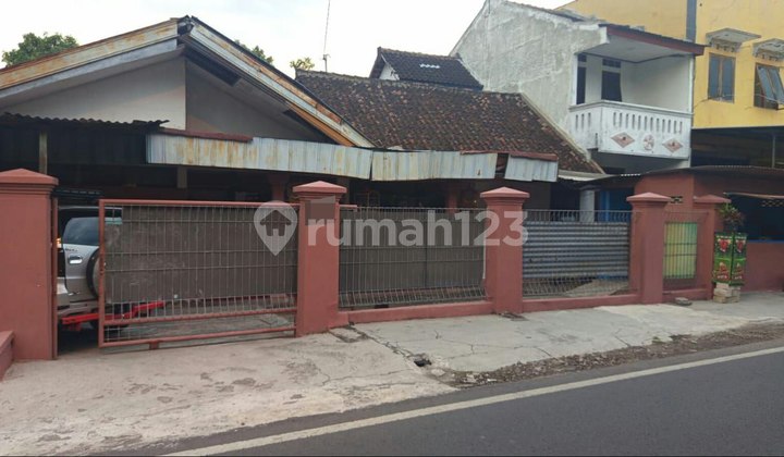 Rumah Second Luas Strategis Di Tengah Kota Solo Rumah Second Luas Strategis Di Tengah Kota Solo