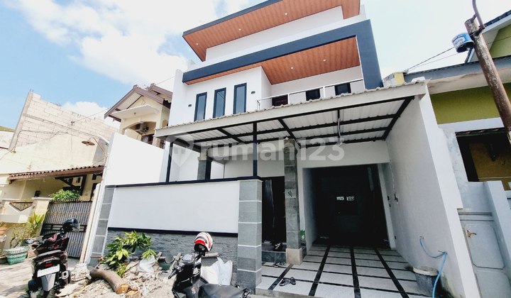 Rumah Mewah Nyaman Strategis 2 Lt 120m² Dekat Rs Jih Solo Rumah Mewah Nyaman Strategis 2 Lt 120m² Dekat Rs Jih Solo