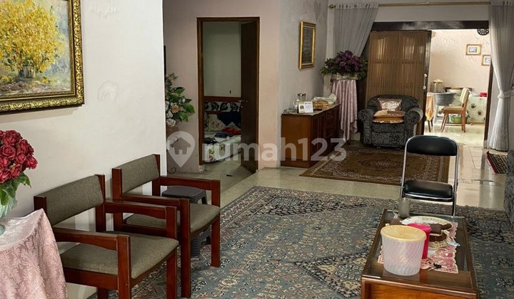Rumah Nyaman Lingkungan Pemukiman Dalam Kota Solo Rumah Nyaman Lingkungan Pemukiman Dalam Kota Solo