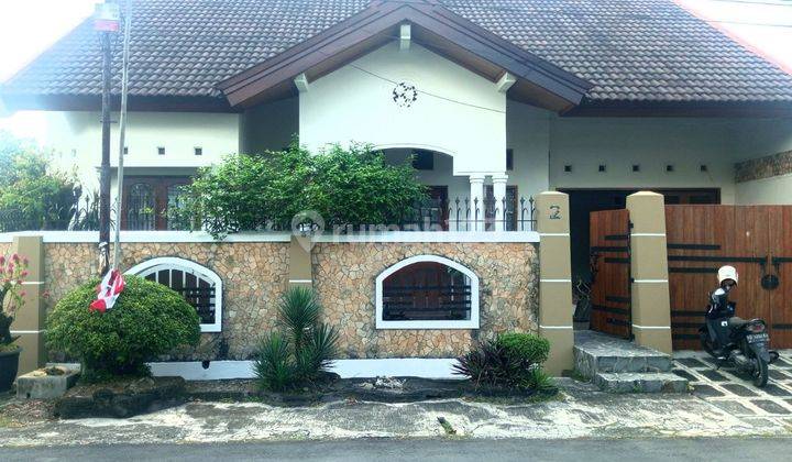 Rumah Bagus Nyaman 150m² Tengah Kota Solo  1