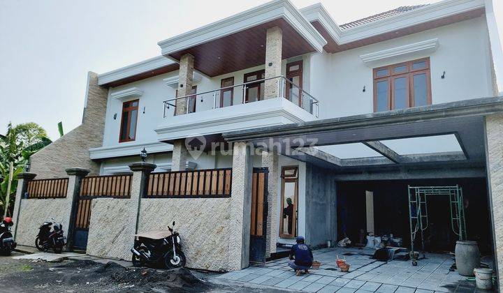 Rumah Mewah 2 Lt Ada Pool Garasi 4 Di Solo Kota