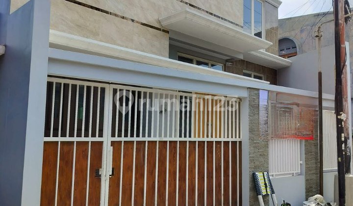 Rumah Bagus 2 Lt Lokasi Strategis Dekat Mall Paragon Solo