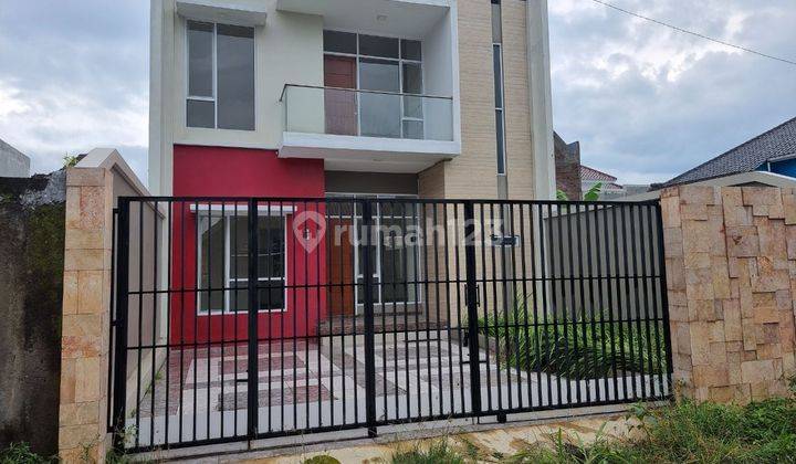 Rumah Bagus 2 Lt Nyaman Luas 194m² Gawanan Colomadu  1