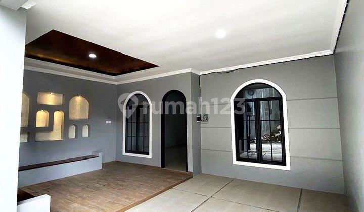 Rumah Cantik Baru Modern Tropical di Perum Cluster Mojosongo 2