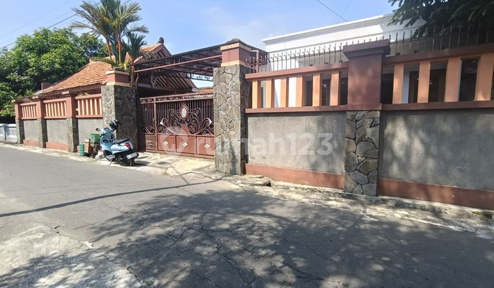 Rumah Luas Bangunan Jati Kokoh Kota Solo Rumah Luas Bangunan Jati Kokoh Kota Solo