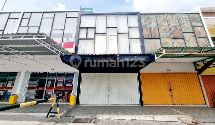 2-Story Shop House with Large Parking Area, Strategic Location on a Busy Street in Boyolali 2-Story Shop House with Large Parking Area, Strategic Location on a Busy Street in Boyolali