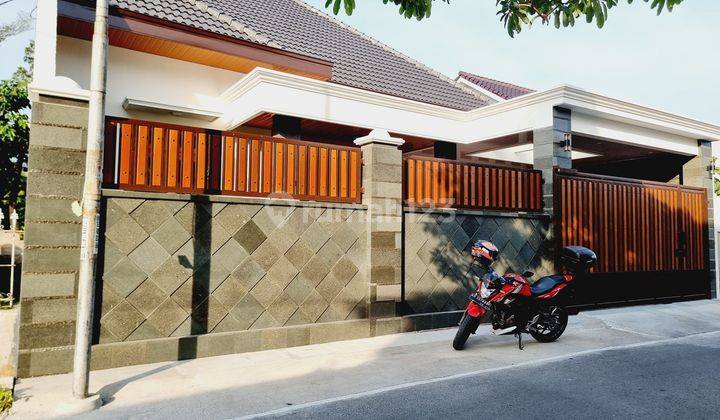 Rumah Mewah 261m² Gress Garasi 4 Solo Kota