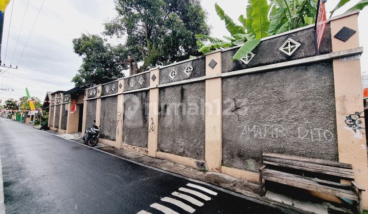 Rumah Nyaman Dan Luas Plus Bangunan Kost 2lt Di Solo Kota