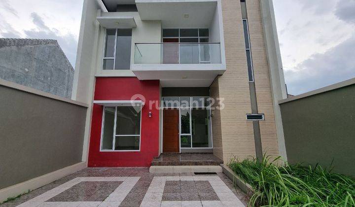 Rumah Bagus 2 Lt Nyaman Luas 194m² Gawanan Colomadu  2