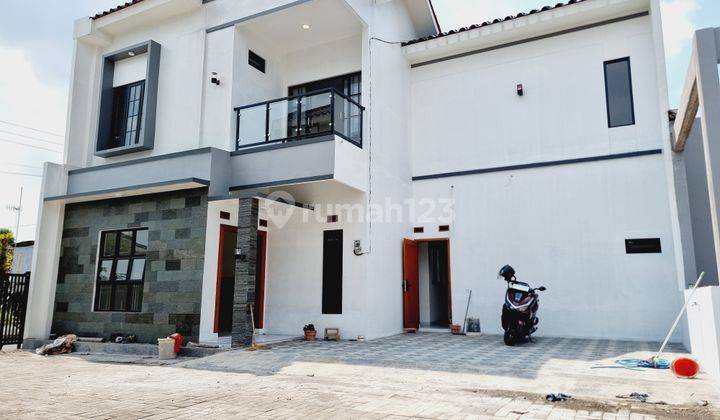 Rumah Mewah 2 Lt Finishing Town House Solo Kota