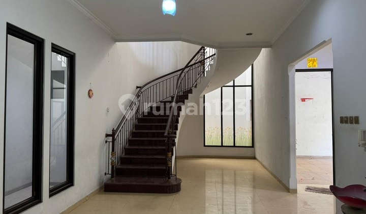 Rumah Lingkungan Elit Strategis 2lt Di Surakarta Kota 2