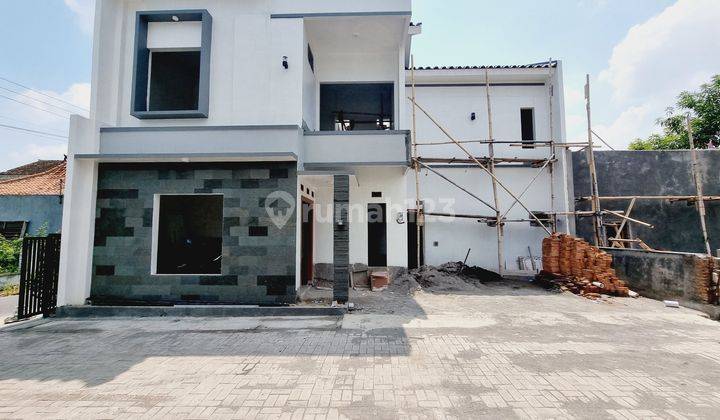 Rumah Mewah 2 Lt Finishing Town House Solo Kota 2