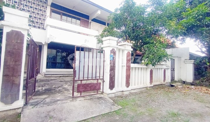 Rumah Strategis 300m² Tengah Kota Laweyan Surakarta