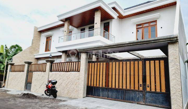 Rumah Mewah 2 Lt Baru Ada Private Pool Solo Kota