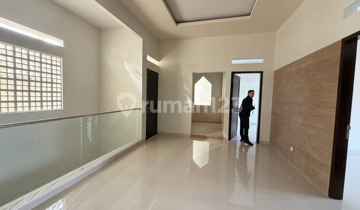 Rumah Mewah 2 Lt Baru Istimewa Dekat Fave Hotel Solo