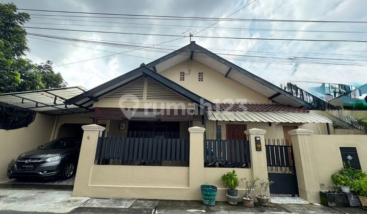 Rumah Bagus Asri Strategis di Pusat Kota Solo Rumah Bagus Asri Strategis di Pusat Kota Solo