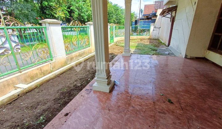 Rumah Second Luas Strategis di Karanganyar Kota 2