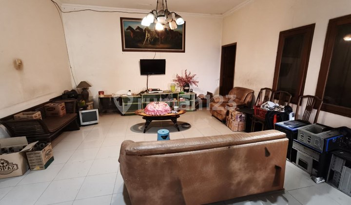 Rumah Lama Bagus 2 Lt Lokasi Strategis Surakarta 2