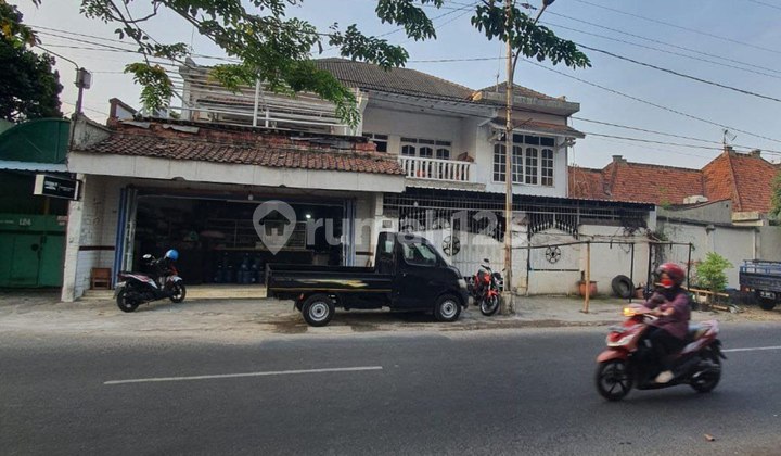 Rumah 2 Lt Plus Ruang Usaha Strategis Tepi Jalan Ramai Solo