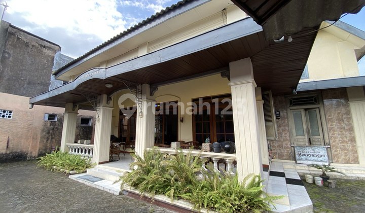 Rumah Etnik Klasik Luas Mangku Jalan Raya di Laweyan 2