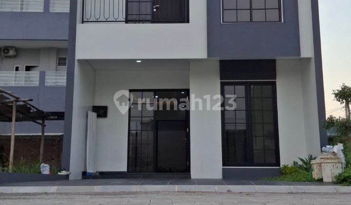 Rumah Mewah 2Lt Pesan Bangun di Cluster Blulukan Colomadu