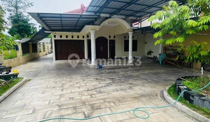Comfortable Spacious 1,160m² House Near Adi Sumarmo Airport 2