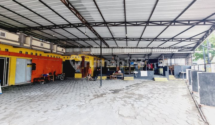 Strategic Spacious Shop House on Main Road Side, Jebres, Solo City 2